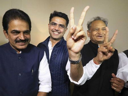 ರಾಜಸ್ಥಾನ: ಬಿದ್ದ ಕಾಂಗ್ರೆಸ್ಸಿನ ಪತಾಕೆಯನ್ನು ಹಾರಿಸಿದ 'ಪೈಲಟ್'