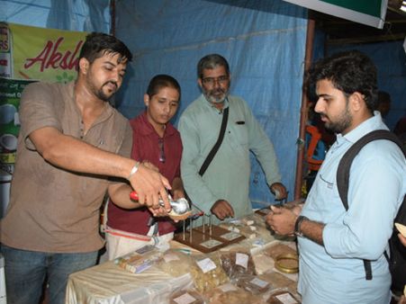 ಲಕ್ಷದೀಪೋತ್ಸವದಲ್ಲಿ ಜನರ ಮನ ಗೆದ್ದ ನೈಸರ್ಗಿಕ ಐಸ್‍ಕ್ರೀಮ್