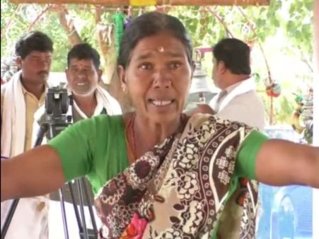 ಕಿಚ್ಚುಗುತ್ತಿ ಮಾರಮ್ಮ ದೇಗುಲದ ಎದುರು ತಮಿಳುನಾಡಿನ ಭಕ್ತೆ ಕಣ್ಣೀರಿಟ್ಟಿದ್ದೇಕೆ?