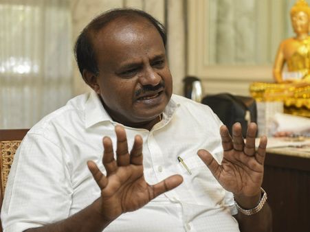 ಬಿಜೆಪಿ ಶಾಸಕರು ಹೋಟೆಲ್‌ನಲ್ಲಿ ಬರ ವೀಕ್ಷಣೆ ಮಾಡುತ್ತಿದ್ದಾರಾ? ಸಿಎಂ ಪ್ರಶ್ನೆ