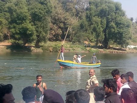 ಹೊಸವರ್ಷದಂದು ಕಪಿಲಾ ನದಿಯಲ್ಲಿ ಸ್ನಾನ ಮಾಡಲು ಹೋದ ಯುವಕರು ನೀರು ಪಾಲು