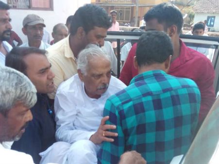 ರೈತರ ಹೋರಾಟದ ವೇಳೆ ಸಚಿವ ಕಾಗೋಡು ಅಸ್ವಸ್ಥ: ಆಸ್ಪತ್ರೆಗೆ ದಾಖಲು