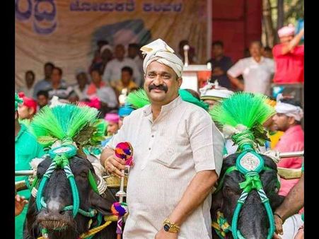 ಕಂಬಳದಲ್ಲಿ ಚಿನ್ನ ಗೆದ್ದು ಯಜಮಾನನಿಗೆ ಅರ್ಥಪೂರ್ಣ ಶ್ರದ್ಧಾಂಜಲಿ ಸಲ್ಲಿಸಿದ ಕೋಣಗಳು
