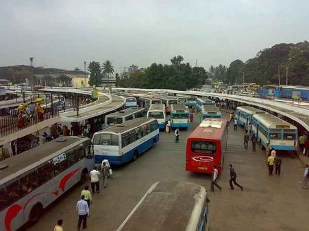 ಕೆಎಸ್‌ಆರ್‌ಟಿಸಿ, ಬಿಎಂಟಿಸಿ ಬಸ್‌ ಮೇಲೆ ಕಲ್ಲು ತೂರಾಟ, ಸಂಚಾರ ಸ್ಥಗಿತ