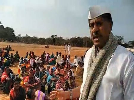 ಮದ್ಯಪಾನ ನಿಷೇಧಕ್ಕೆ ಒತ್ತಾಯಿಸಿ ಸಾವಿರಾರು ಮಹಿಳೆಯರಿಂದ ಪಾದಯಾತ್ರೆ