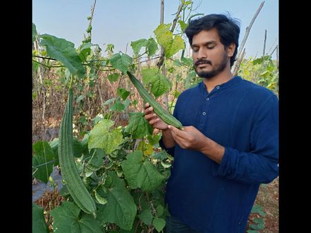 ಭೂ ತಾಯಿ ಒಡಲಿಗೆ ವಿಷ ತುಂಬಲ್ಲ ಎಂದು ಆಣೆ ಮಾಡಿದಂತೆ ಬದುಕುತ್ತಿರುವ ಯುವಕರಿವರು