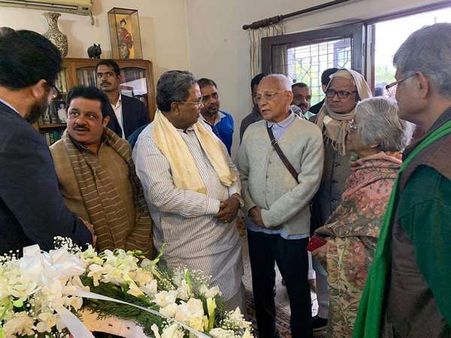 ಜಾರ್ಜ್ ಫರ್ನಾಂಡಿಸ್‌ಗೆ ಅಂತಿಮ ನಮನ ಸಲ್ಲಿಸಿದ ಸಿದ್ದರಾಮಯ್ಯ