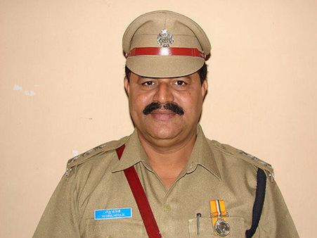 ಮಂಗಳೂರಿನಲ್ಲಿ ಕುಡಿದ ಮತ್ತಿನಲ್ಲಿ ಅಡ್ಡಾದಿಡ್ಡಿ ಕಾರು ಚಲಾಯಿಸಿದ ನಿವೃತ್ತ ಎಸ್ಪಿ