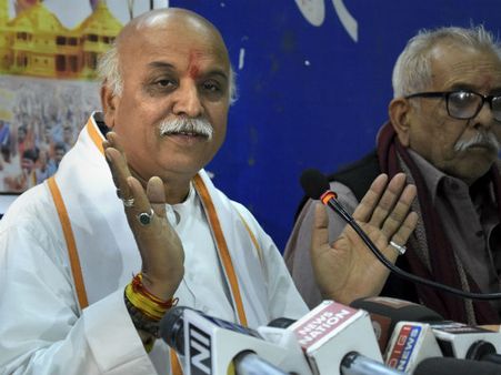 ಮೋದಿ ಎಂದೂ ಟೀ ಮಾರಿಲ್ಲ, ಅದು ಚುನಾವಣೆ ಗಿಮಿಕ್ ಅಷ್ಟೆ: ತೊಗಾಡಿಯಾ