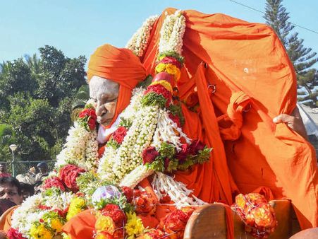 ಸಿದ್ದಗಂಗಾ : ಗದ್ದುಗೆಯ ಗರ್ಭಗುಡಿಯೊಳಗೆ ಶ್ರೀಗಳು ಲೀನ