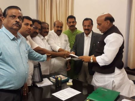 ದೋಣಿ, ಮೀನುಗಾರರ ಪತ್ತೆಗೆ ಕೇಂದ್ರ ಗೃಹ ಸಚಿವರನ್ನು ಭೇಟಿಯಾದ ಮುಖಂಡರು