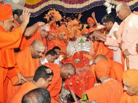 ಸಿದ್ದಗಂಗಾ ಶ್ರೀಗಳ ಅಂತಿಮ ದರ್ಶನ: ಭಕ್ತಾದಿಗಳ ನೂಕು-ನುಗ್ಗಲು