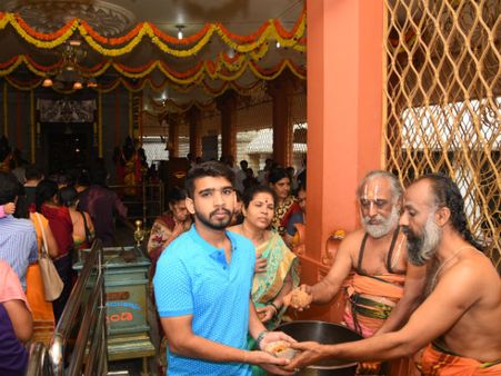 ಹೊಸ ವರ್ಷಾಚರಣೆ ಹಿನ್ನೆಲೆ ಮೈಸೂರಿನ ದೇವಸ್ಥಾನದಲ್ಲಿ 2 ಲಕ್ಷ ಲಡ್ಡು ವಿತರಣೆ