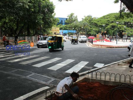 ಮಲ್ಲೇಶ್ವರದ ರಸ್ತೆಯಲ್ಲಿ ಹೊಸ ಟೆಂಡರ್ ಕಾಮಗಾರಿ ಆರಂಭ