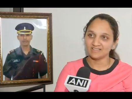 ಸೇನೆಗೆ ಸೇರುವ ಮೂಲಕ ಪತಿಗೆ ಗೌರವ ಸಲ್ಲಿಸುತ್ತಿರುವ ಪತ್ನಿ ಗೌರಿ ಮಹದಿಕ್