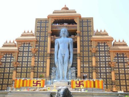 ಧರ್ಮಸ್ಥಳದಲ್ಲಿ ಬಾಹುಬಲಿಯ ಮಹಾಮಸ್ತಕಾಭಿಷೇಕಕ್ಕೆ ವೈಭವದ ತೆರೆ