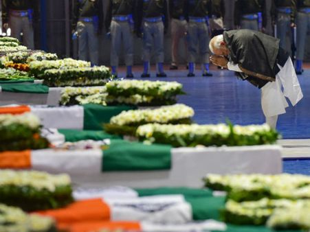 ಮೋದಿ ಆಡಳಿತದಲ್ಲಿ ತ್ರಿವರ್ಣಧ್ವಜ ಹಾರಿಸಿದ್ದಕ್ಕಿಂತ ಹೊದಿಸಿದ್ದೇ ಹೆಚ್ಚು, ಶಿವಸೇನೆ