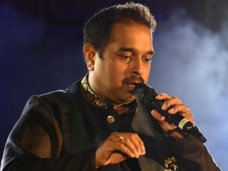 ಬಾಹುಬಲಿ ಮಸ್ತಕಾಭಿಷೇಕ:ಗಮನಸೆಳೆದ ಶಂಕರ್ ಮಹಾದೇವನ್ ದೇಶಭಕ್ತಿ ಗೀತೆ