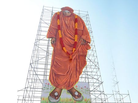 ಕೆಆರ್ ಪುರಂ ಉತ್ಸವದಲ್ಲಿ ಸಿದ್ದಗಂಗಾ ಶ್ರೀಗಳ 111 ಅಡಿ ಕಟೌಟ್