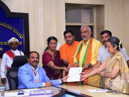 ಗೌಡರ ಕುಟುಂಬದ ವಿರುದ್ಧ ನಿಂತಿರುವ ಎ.ಮಂಜು ಆಸ್ತಿ ಎಷ್ಟು?