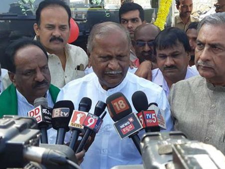 ಬಣ್ಣದವರ ಮಾತಿಗೆ ಮಂಡ್ಯದ ಜನ ಬೆರಗಾಗೋದು ಬೇಡ : ಡಿಸಿ ತಮ್ಮಣ್ಣ