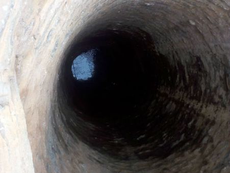 ಕೂಡ್ಲಿಗಿ ಬಳಿ ಬತ್ತಿ ಹೋದ ಪಾಳು ಬಾವಿಯಲ್ಲಿ ಇದ್ದಕ್ಕಿದ್ದಂತೆ ಜಿನುಗಿದ ನೀರು!