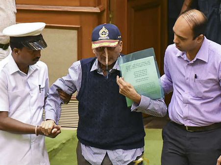 ಸಾವಿನ ಪಕ್ಕದಲ್ಲೇ ಕೂತು ಕೊನೆಯ ಬಾರಿ ಫೈಲ್ ಗೆ ಸಹಿ ಮಾಡಿದ್ದ ಪರಿಕ್ಕರ್!