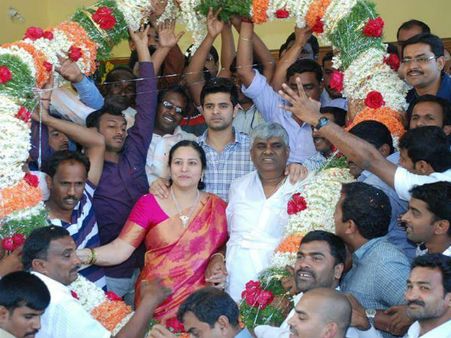 ಕಣ್ಣೀರ 'ಹೊಳೆ' ಹರಿಸಿ, ಪ್ರಜ್ವಲ್ ರೇವಣ್ಣ ಅಭ್ಯರ್ಥಿ ಎಂದ ದೇವೇಗೌಡ್ರು