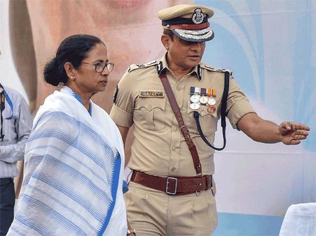 ಮಾಜಿ ಪೊಲೀಸ್ ಆಯುಕ್ತರ ವಿರುದ್ಧದ ಆರೋಪ ಗಂಭೀರ: ದೀದಿಗೆ ಮುಜುಗರ