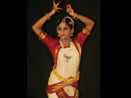 ನಾಟಕದ ನಡುವೆ ಪರೀಕ್ಷೆ ಬರೆದು ರಾಜ್ಯಕ್ಕೆ 7ನೇ Rank ಪಡೆದ ಸಿಂಚನಾ