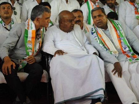 ರೈಲ್ವೆ ಖಾತೆ ಏಕೆ ಹೋಯಿತು ಅಂದ್ರು ಡಿವಿಎಸ್ ನಗ್ತಾರೆ : ಸಿದ್ದರಾಮಯ್ಯ