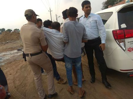 ರಸ್ತೆಯಲ್ಲಿ ಬಿದ್ದಿದ್ದ ಗಾಯಾಳುವನ್ನು ಆಸ್ಪತ್ರೆಗೆ ದಾಖಲಿಸಿ ಮಾನವೀಯತೆ ಮೆರೆದ ಎಸ್‌ಪಿ