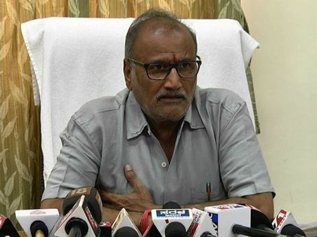 ಈಶ್ವರಪ್ಪನಿಗೆ ಮನುಷ್ಯತ್ವ ಇಲ್ಲ:ಏಕವಚನದಲ್ಲೇ ವೆಂಕಟರಾವ್ ನಾಡಗೌಡ ವಾಗ್ದಾಳಿ