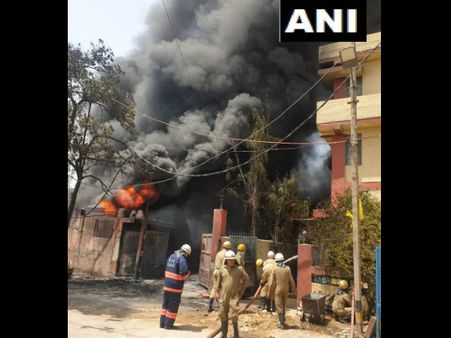 ನವ ದೆಹಲಿಯ ಕೆಮಿಕಲ್ ಫ್ಯಾಕ್ಟರಿಯಲ್ಲಿ ಭಾರಿ ಅಗ್ನಿ ಅವಘಡ