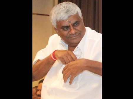 ನಮ್ ಪಿಡಬ್ಲ್ಯುಡಿ ರೇವಣ್ಣ ಸಾಹೇಬ್ರನ್ನು ನಿಂಬೆಹಣ್ಣು ಆವರಿಸಿಕೊಂಡಾಗ!