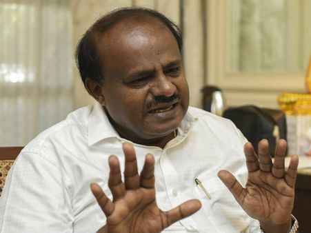 ಬಿಸಿಲಲ್ಲಿ ಸುತ್ತಾಡ್ಲಿ, ಕಷ್ಟ ಗೊತ್ತಾಗುತ್ತೆ: 'ಜೋಡೆತ್ತು'ಗಳಿಗೆ ಎಚ್‌ಡಿಕೆ ವ್ಯಂಗ್ಯ