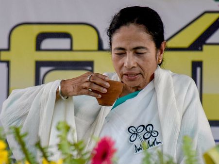 ಅಫಿಡವಿಟ್‌ನಲ್ಲಿ ಪತ್ನಿ ಹೆಸರೇಕಿಲ್ಲ? ಕಾಂಗ್ರೆಸ್ ಅಭ್ಯರ್ಥಿಗೆ ಮಮತಾ ತರಾಟೆ