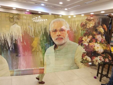 'ಮೋದಿ' ಭಾವಚಿತ್ರವಿರುವ ಸೀರೆ ಮಾರಾಟ:ಉಡುಪಿ ಜವಳಿ ಅಂಗಡಿ ಮೇಲೆ ಚುನಾವಣಾ ಆಯೋಗ ದಾಳಿ
