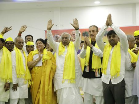 ಮೋದಿಗೆ ಮಲ್ಲಿಕಾರ್ಜುನ ಖರ್ಗೆಯೆಂದರೆ ಹೆದರಿಕೆ: ಜಯಮಾಲ