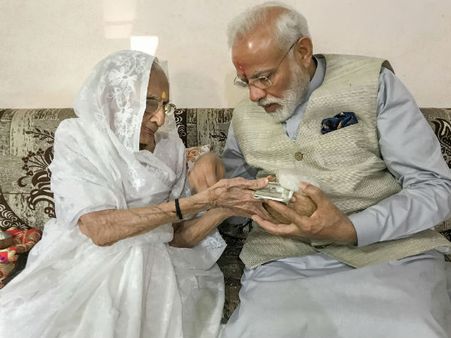 ಪ್ರಧಾನಿ ಮೋದಿ ತಮ್ಮ ವೇತನದಲ್ಲಿ ತಾಯಿಗೆ ಹಣ ಕೊಡುತ್ತಾರಾ?