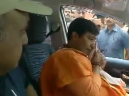 ವಿಡಿಯೋ: ಉಮಾ ಭಾರತಿ ನೋಡಿ ಕಣ್ಣೀರಿಟ್ಟ ಸಾಧ್ವಿ ಪ್ರಜ್ಞಾ