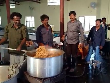 ದೇವಸ್ಥಾನದಲ್ಲಿ ಪ್ರಸಾದ ಹಂಚುವ ಮುನ್ನಾ ಪರೀಕ್ಷೆ ಕಡ್ಡಾಯ!