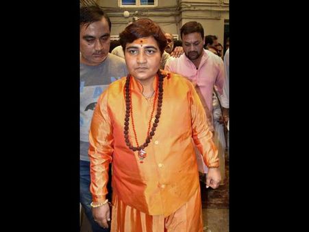 'ಹೇಮಂತ್ ಕರ್ಕರೆ ಸತ್ತಿದ್ದು ನನ್ನ ಶಾಪದಿಂದ': ವಿವಾದದ ಕಿಡಿ ಹಚ್ಚಿದ ಸಾಧ್ವಿ ಪ್ರಗ್ಯಾ