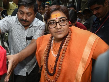 ಬಿಜೆಪಿ ಅಭ್ಯರ್ಥಿ ಸಾಧ್ವಿ ಪ್ರಗ್ಯಾಗೆ ಆಯೋಗದ ಎರಡೆರಡು ನೋಟಿಸ್