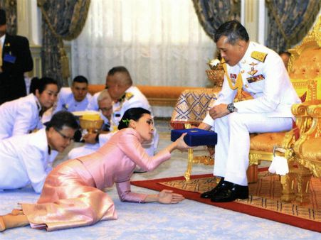 ಬೆಂಗಾವಲು ಪಡೆಯ ಉಪ ನಾಯಕಿಯನ್ನೇ ಮದುವೆಯಾದ ಥಾಯ್ಲೆಂಡ್ ರಾಜ