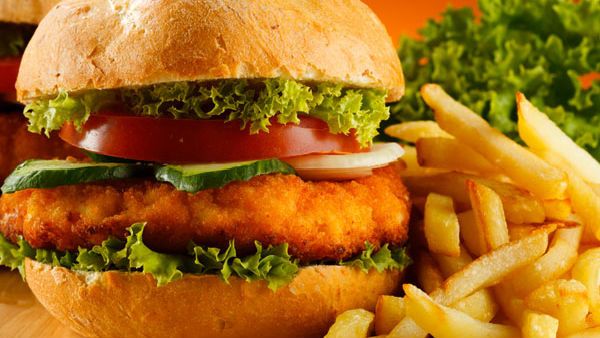 ಪುಣೆಯಲ್ಲಿ ಬರ್ಗರ್ ಬಾಯಿಗಿಟ್ಟರೆ ಗಂಟಲಿಗೆ ಇಳಿದಿದ್ದು ಗಾಜಿನ ಚೂರು