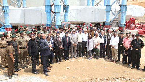 ದೇವನಹಳ್ಳಿಯ ಕ್ವಾರಿಯಲ್ಲಿ ಹುತಾತ್ಮ ಸೈನಿಕರ ವೀರಗಲ್ಲಿಗೆ ಗೌರವ ನಮನ