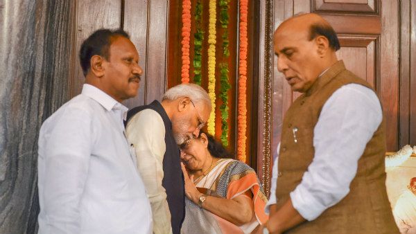 'ತಾಯಿ' ಸುಮಿತ್ರಾ ಮಾತ್ರವೇ ನನ್ನನ್ನು ಗದರಿಸಬಹುದು: ನರೇಂದ್ರ ಮೋದಿ