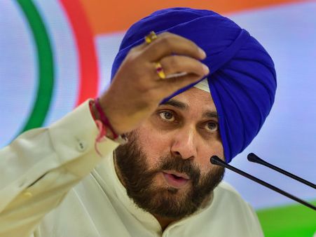 ನವಜೋತ್ ಸಿಂಗ್ ಸಿಧು ಮೇಲೆ ಚಪ್ಪಲಿ ಎಸೆದ ಮಹಿಳೆಯ ಬಂಧನ