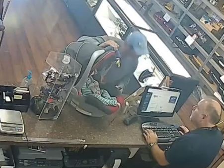 ವೈರಲ್ ವಿಡೀಯೋ: ತಮಾಷೆಗಾಗಿ 7 ತಿಂಗಳ ಮಗುವನ್ನು ಅಡವಿಡಲು ಹೊರಟ ಅಪ್ಪ